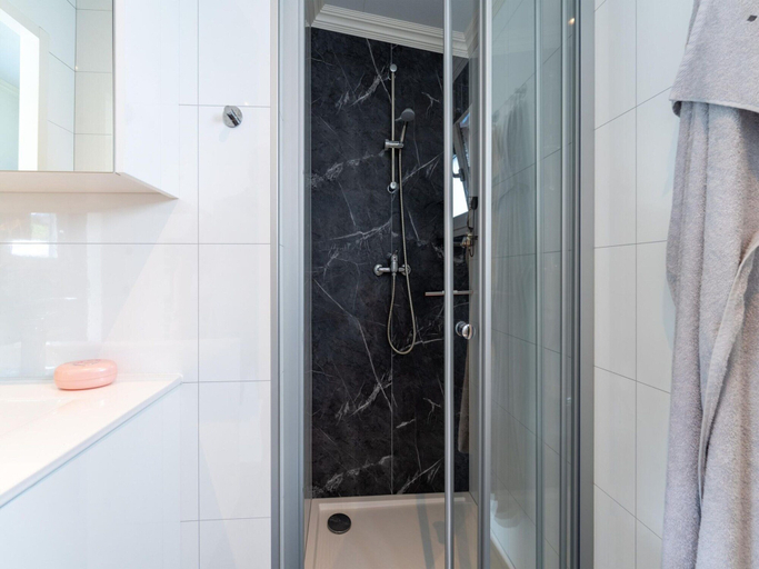 Bathroom 3, Holiday Home in Molenschot near Nature Reserves, Gilze en Rijen