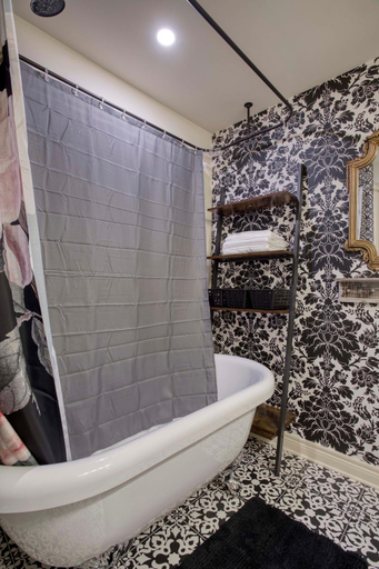Others 2, Rustic Elegant Stays in Niagara Benchlands, Niagara