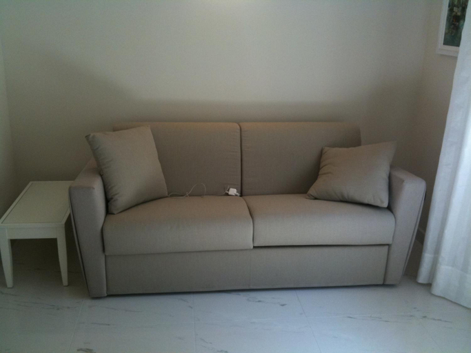 Others 5, Residence Atlantic, Savona
