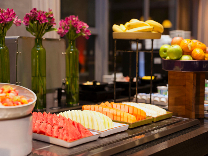 Food & Drinks 11