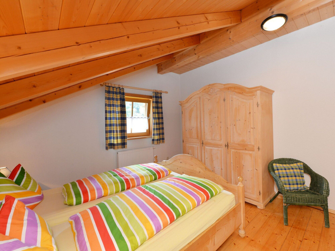 Room 4, Ferienhaus aus Holz in der Nahe des Skigebiets, Regen