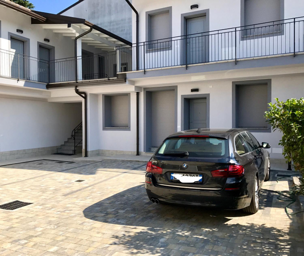 Exterior 8