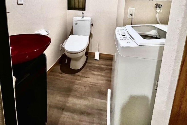 Bathroom 4, the Way of Water, Osaka