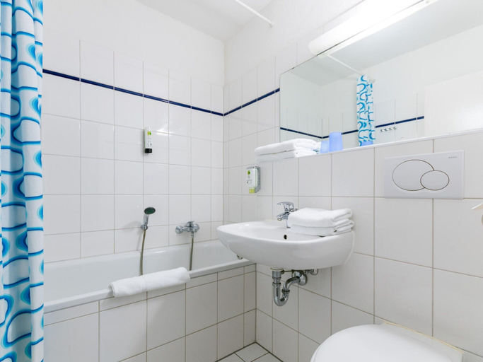 Bathroom 2, Appartement im Panoramic Hotel Bad Lauterberg, Osterode am Harz