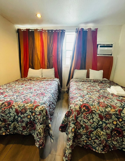 Bedroom 5, Miami Springs Inn, Miami-Dade
