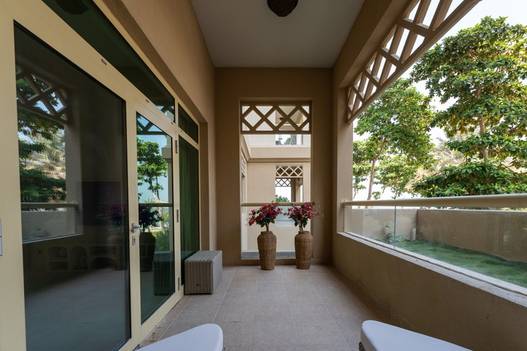 Room 2, Rustic Palm 1BR w Beach Access, Dubai