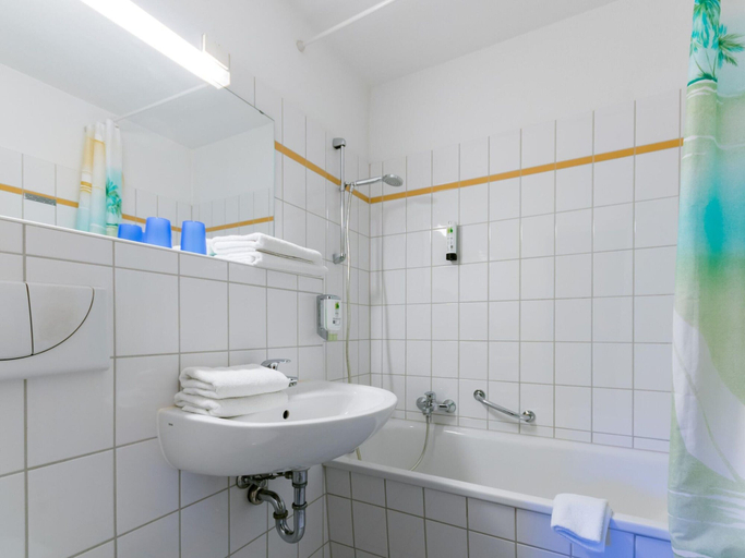 Bathroom 3, Appartement im Panoramic Hotel Bad Lauterberg, Osterode am Harz