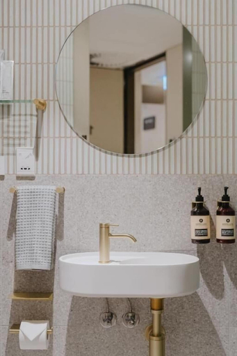Bathroom, Aerotel Sydney - Inside International Terminal Airport, Sydney