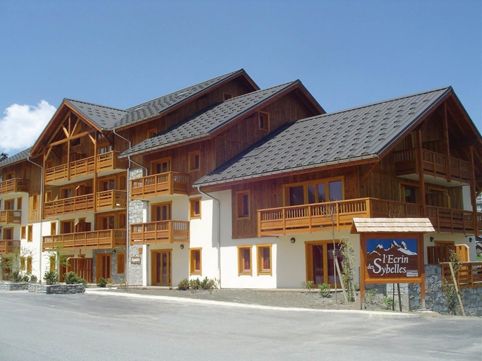 Exterior 4, Spacious Apartment 500 m. From the Slopes of Les Sybelles, Savoie