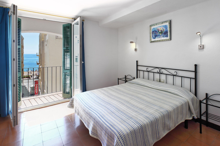 Bedroom 3, Hotel Caleta, Girona