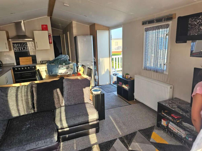 Living area 5, Luxury Chichester Caravan Seaside Retreat, West Sussex