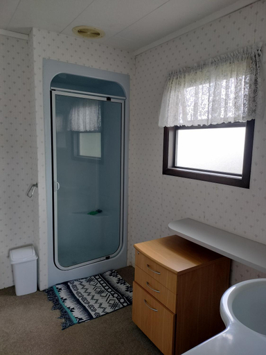 Bathroom 3, Denby Golf House Tikipunga, Whangarei