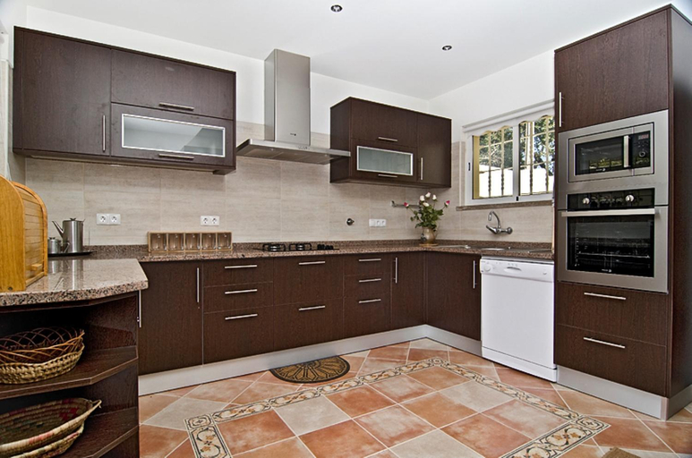 Others 4, 607 Villa Lorena, Lagos