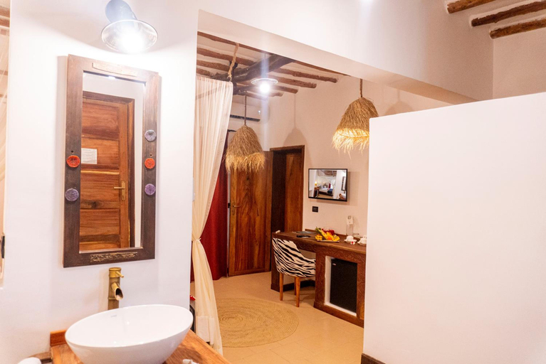 Bathroom 4, Karafuu Beach Resort and Spa, Kati