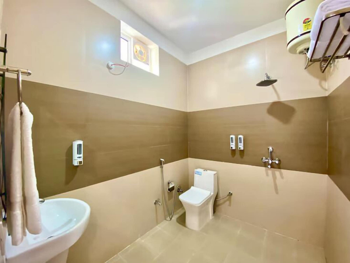 Bathroom 4, Hotel Wraveler Inn, Garhwal