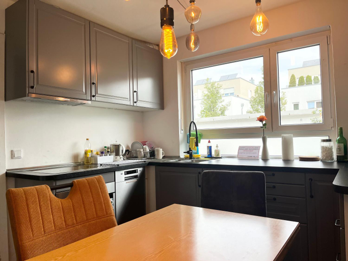 Others 5, Gemutliche Privatzimmer mit geteiltem Bad, Kuche und Garten, München