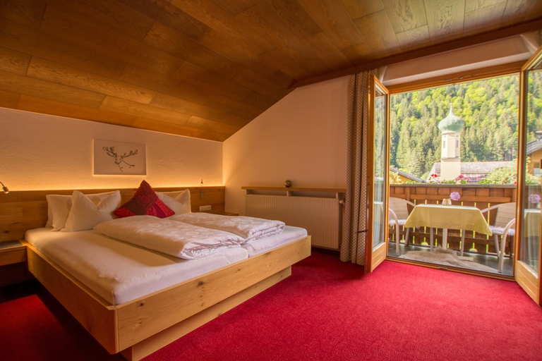Bedroom 2, Pension Christophorus Hotel Garni, Bludenz