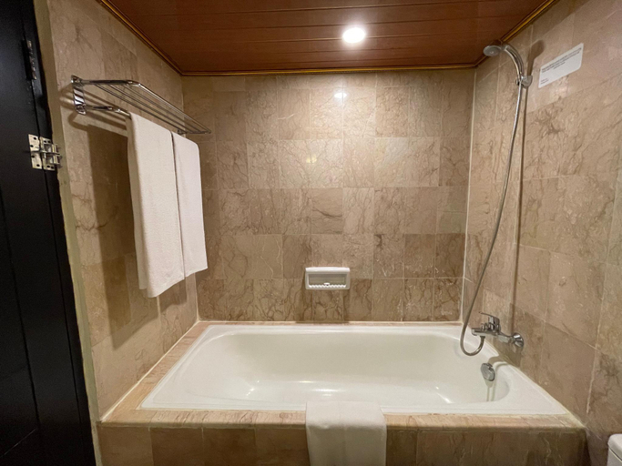 Bathroom 27