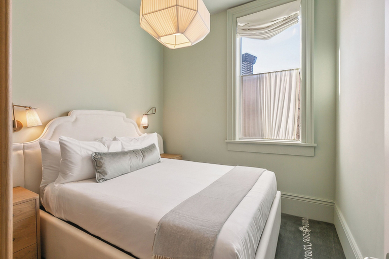 Bedroom 4, Hotel Perle, Orleans