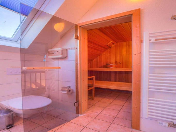 Bathroom 3, Charmante Ferienwohnung, Mecklenburgische Seenplatte