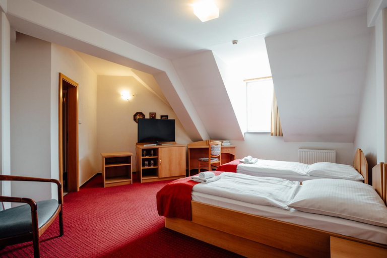 Bedroom 3, Hotel Pod Zámkom, Prievidza