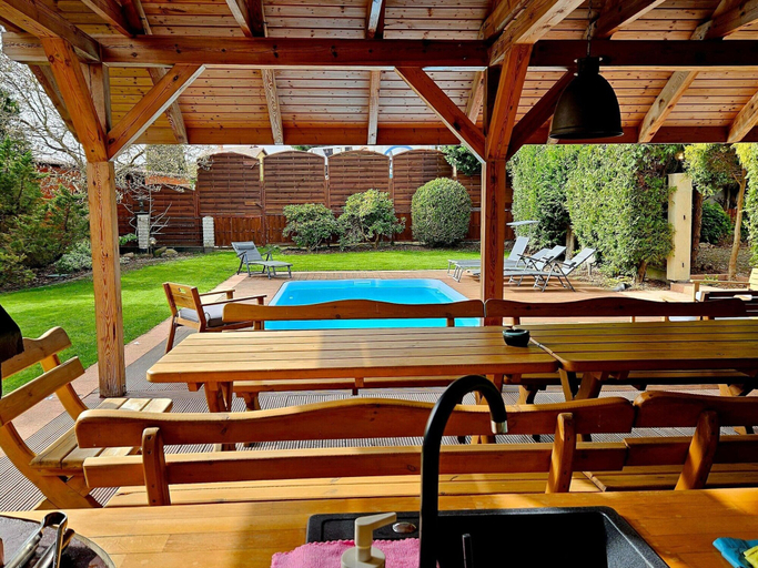 Pool 2, Holiday Home Near Baltic Sea and Lake Kolczewo, Kamień