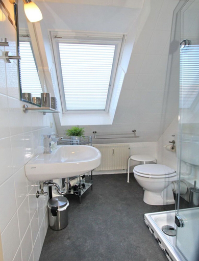 Bathroom 4, Maisonette Wohnung Meerjungfrau, Dornumersiel, Aurich