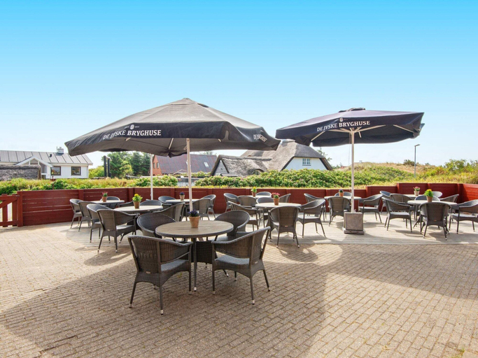 Dining 4, Apartment With Shared Kitchen in Holiday Park, Ringkøbing-Skjern