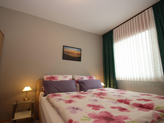 Bedroom 2, Apartment in Strackholt, Aurich