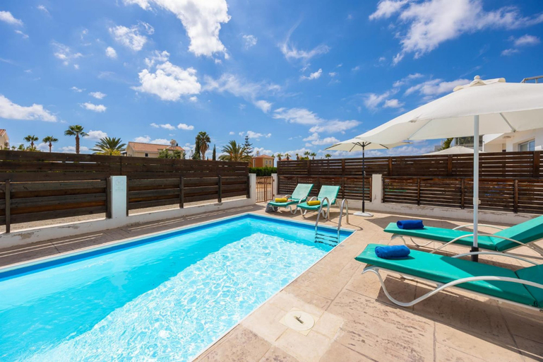 Room 4, Villa Coral Bay 7 in Peyia