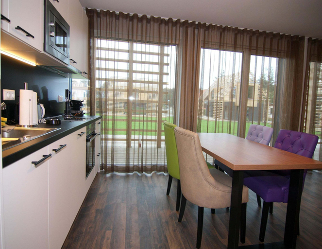 Dining 4, Chalet Near Schwerin With Golf & Riding, Ludwigslust-Parchim