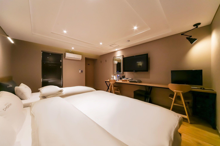Bedroom 6