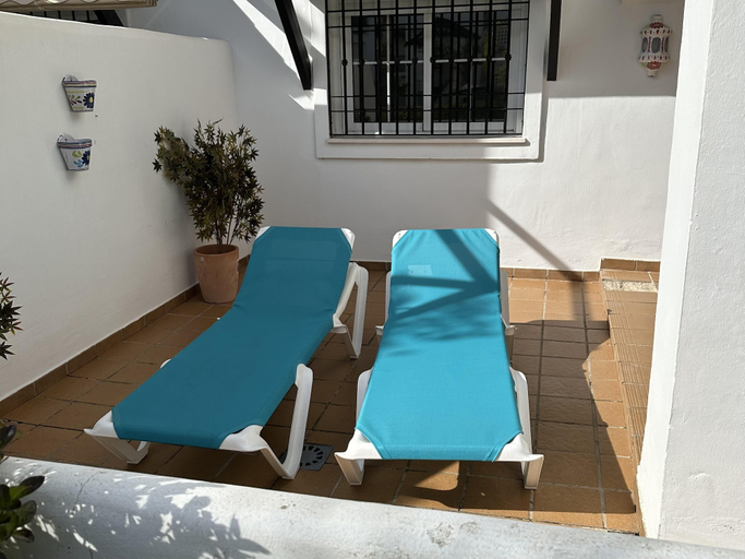 Property grounds 2, 2 Bed-sleeps 4-private Patio-pool-aircon, Málaga