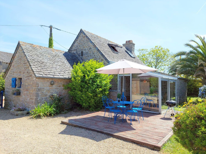 Exterior view, Cottage, Siberia, Finistère