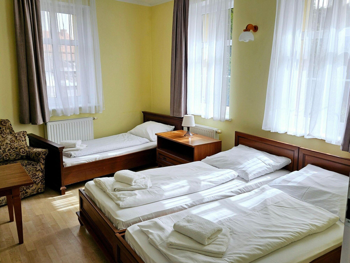 Room 4, Holiday Home Near Baltic Sea and Lake Kolczewo, Kamień