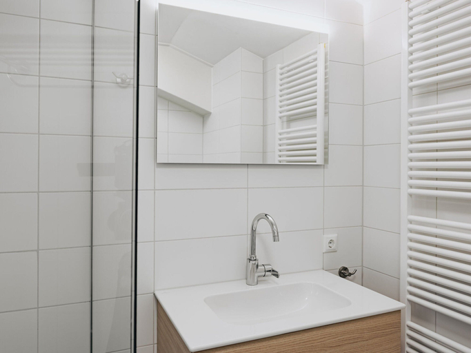Bathroom 3, Modern Lodge Near Beach, Sluis