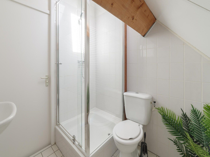 Bathroom 3, Spacious Holiday Home With Garden, Kapelle