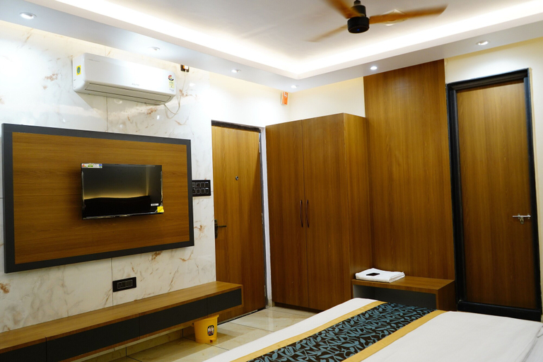 Bathroom 3, Hotel Shakuntla Palace 400 mts to Vishnupad Temple, Gaya