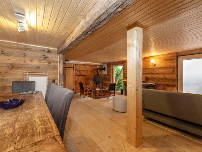 Dining 3, Chalet in Rossiniere With Sauna and Mountain Views, Pays-d'Enhaut