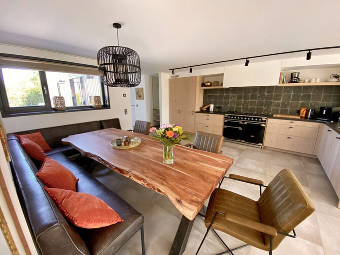 Dining 5, Holiday Home Nieuwvliet Near Beach & Dunes, Sluis