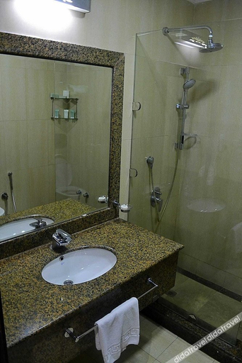 Bathroom 5, Palm Inn Hotel Doha, Doha