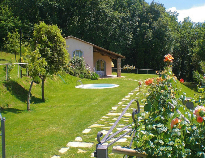 Pool 2, Apartment in Tuscany With Pool & Golf Access, Florence