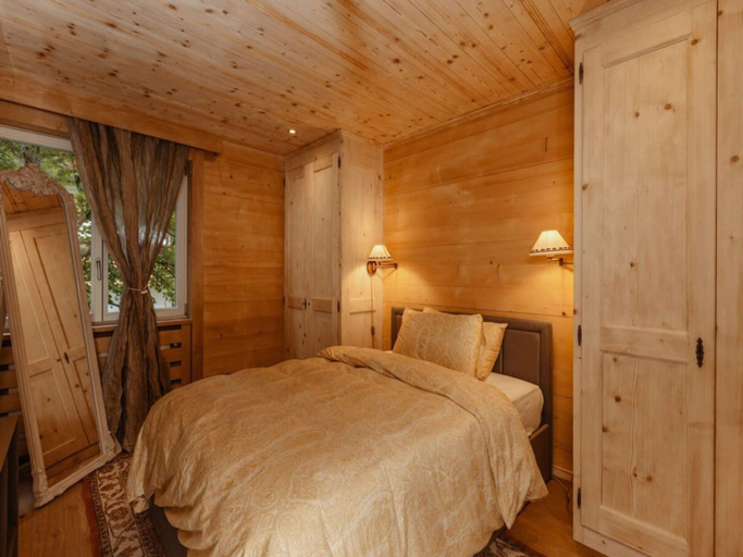 Bedroom 5, Lush Apartment With Terrace Views, Saanen