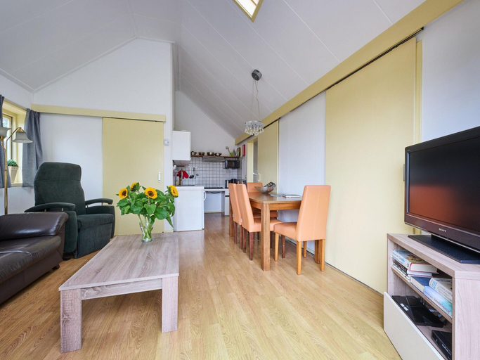 Living area 5, Cozy Holiday Home in a Lovely Environment, Coevorden