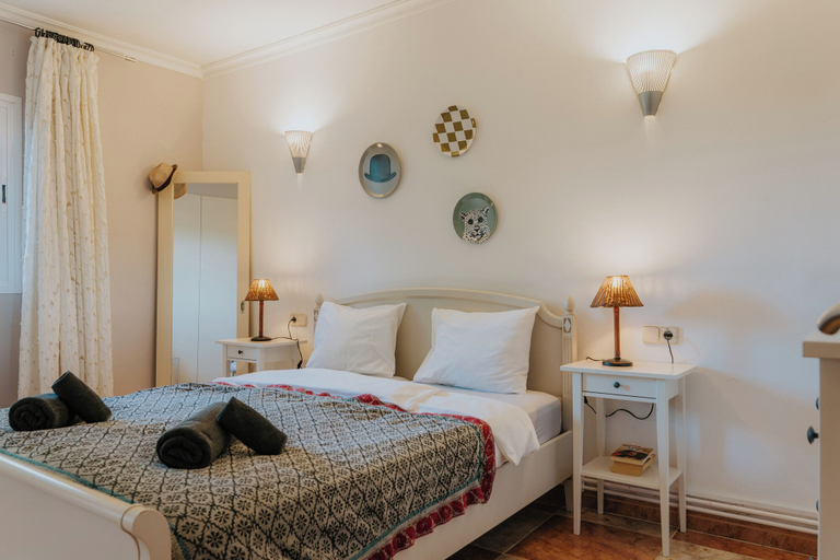 Room 4, Casa de Ensueno Sleeps 8 With Pool, Baleares