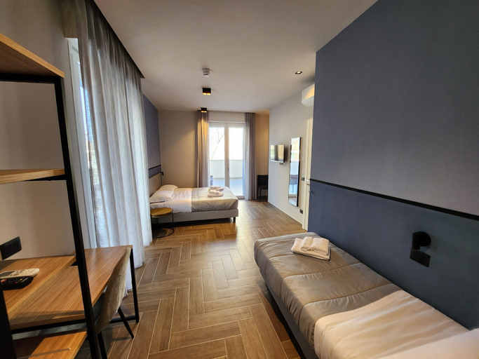 Bedroom 3, Global Hotel, Rimini