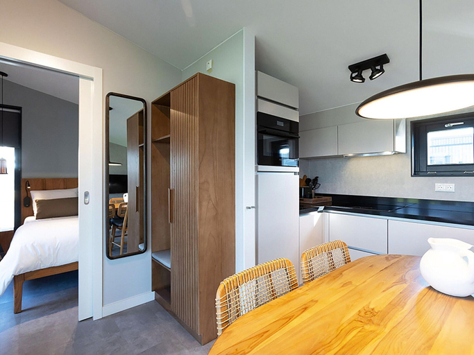 Private kitchen 2, Docklodge at Frisian Lakes With Private Mooring, Lemsterland