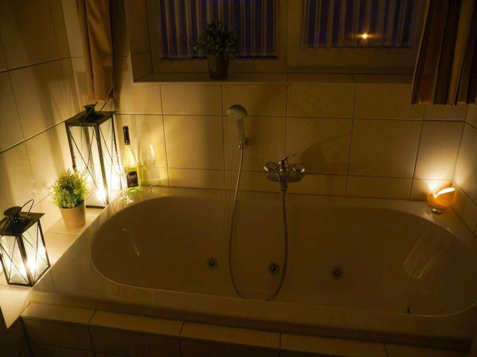 Bathroom, Liebevoll Eingerichtetes Appartement, Mecklenburgische Seenplatte