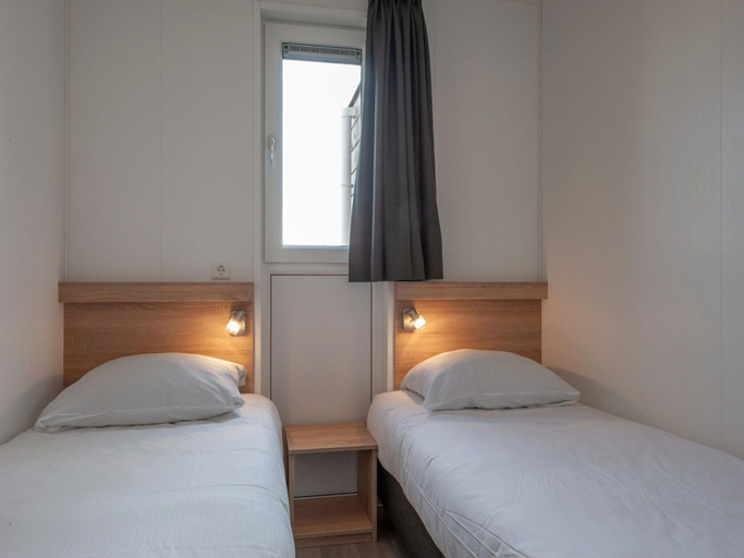 Bedroom 2, Lodge in Nieuwvliet-Bad near the Beach, Sluis