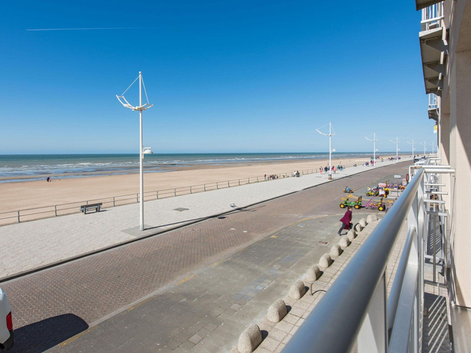 View from property 3, Nevada 101 With top Location Right on the Beach, West-Vlaanderen